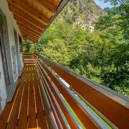 Cozy Stone Surrounded By Nature Samolaco Апартаменты