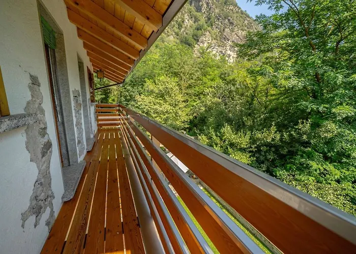 Cozy Stone Surrounded By Nature Samolaco Апартаменты