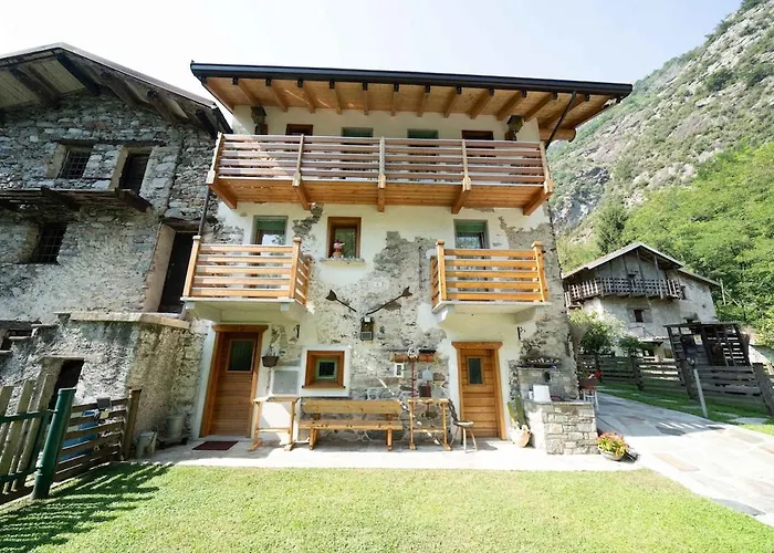 Апартаменты Cozy Stone Surrounded By Nature Samolaco *